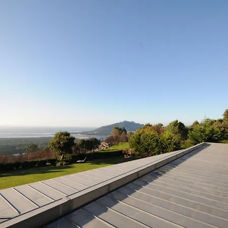 Moderne Mit Ueberdachtem Pool Caminha