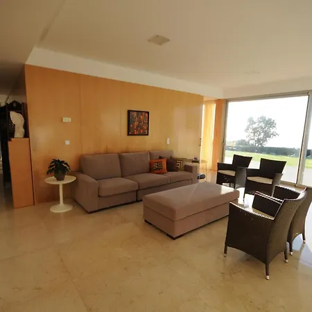 Moderne Mit Ueberdachtem Pool بيت للعطل كامينيا