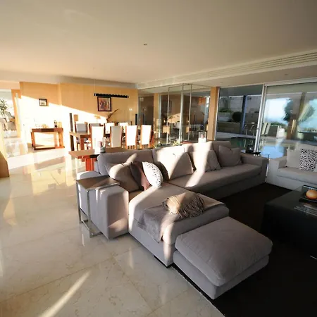 بيت للعطل Moderne Mit Ueberdachtem Pool كامينيا